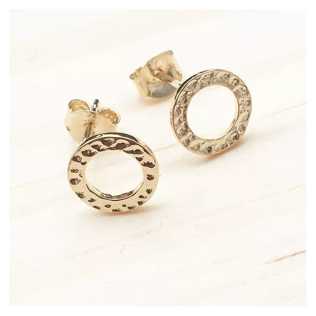 Boucles cercles évidés martelées