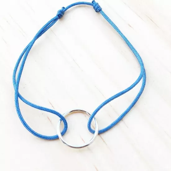 bracelet mini cercle évidé en argent.