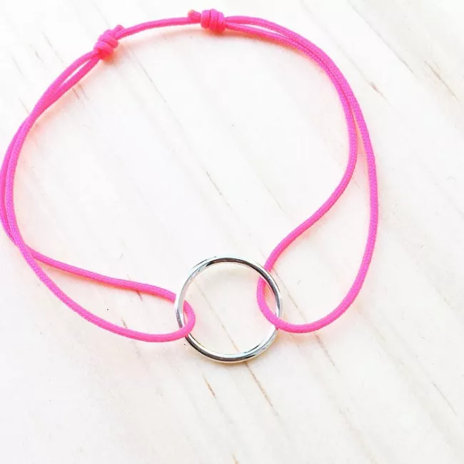 bracelet mini cercle évidé en argent.