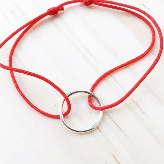 bracelet mini cercle évidé en argent.