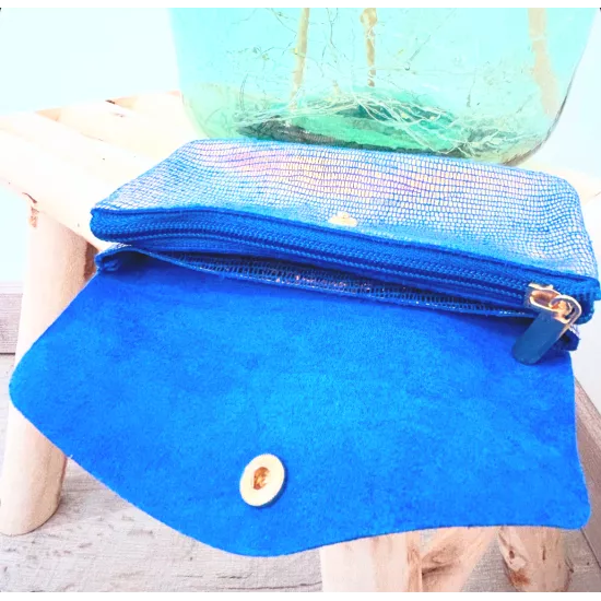 Pochette en cuir irisé doré et coloré