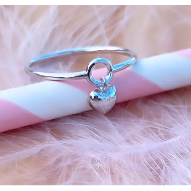 Bague fine avec pampille coeur