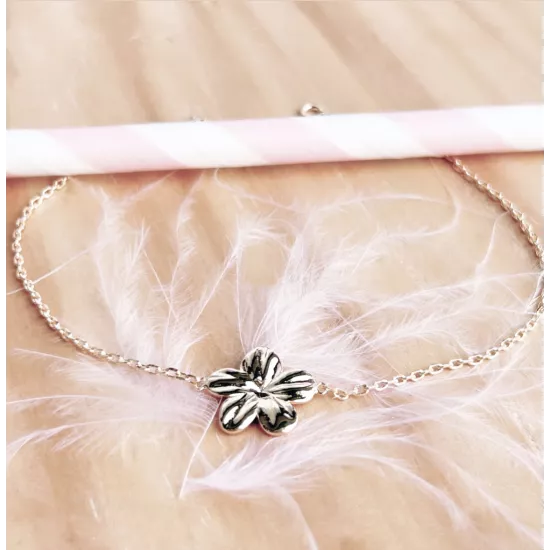 Bracelet fleur en plaqué or 3 microns.