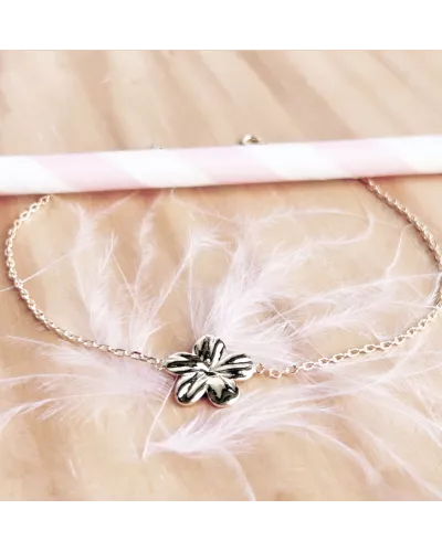 Bracelet fleur en plaqué or 3 microns.