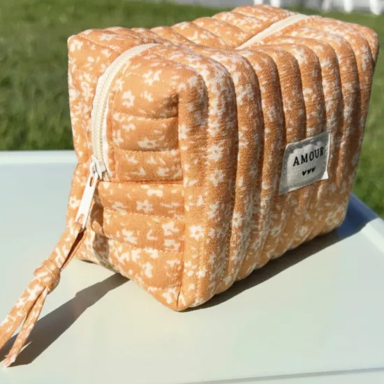 Mini trousse femme fleurie orangée – Pochette maquillage délicate | My Poupi