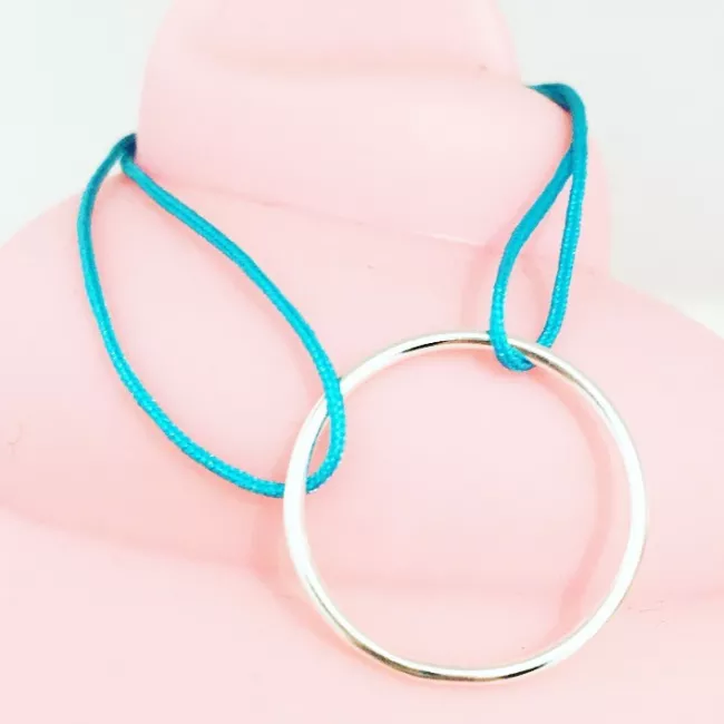 bracelet cercle évidé en argent.