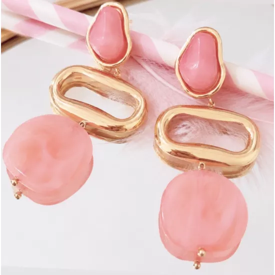 Boucles d'oreilles Lison en acier inoxydable doré et résine rose corail | MyPoupi