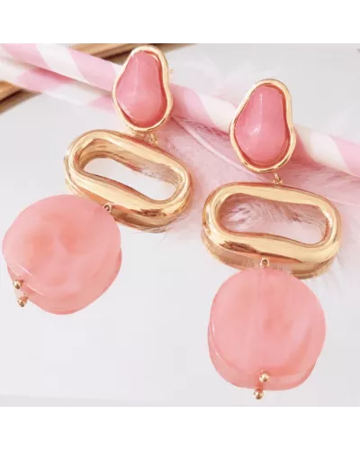 Boucles d'oreilles Lison en acier inoxydable doré et résine rose corail | MyPoupi