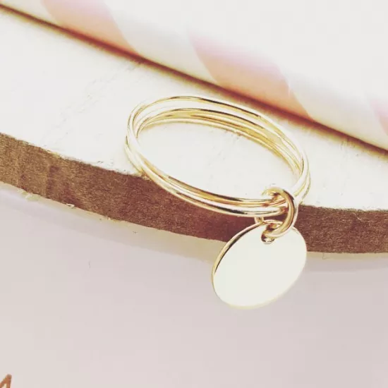 Bague fine et empilable.