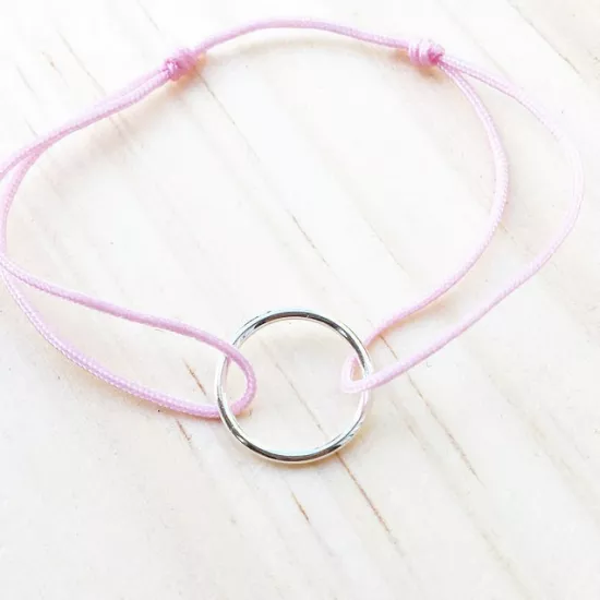 bracelet cercle évidé en argent.