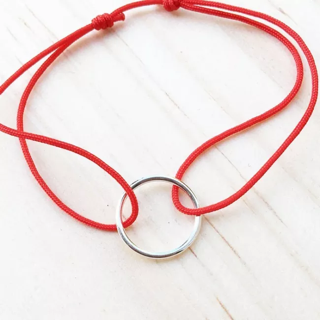 bracelet cercle évidé en argent.